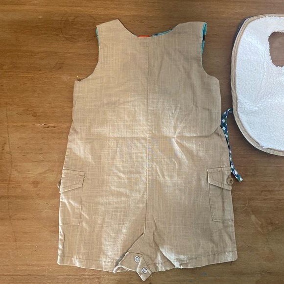 Mud Pie 12-18 month novelty fish one piece outfit with matching bib like new - Picture 2 of 6